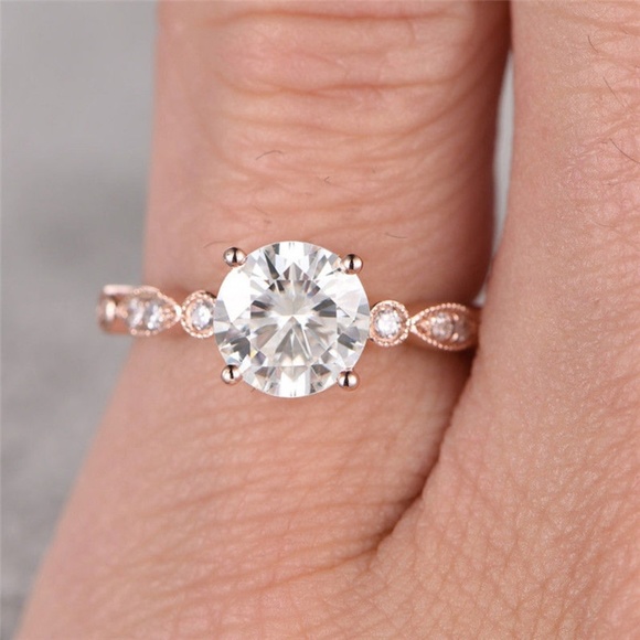 ➰Anniversary Ring - Picture 2 of 6